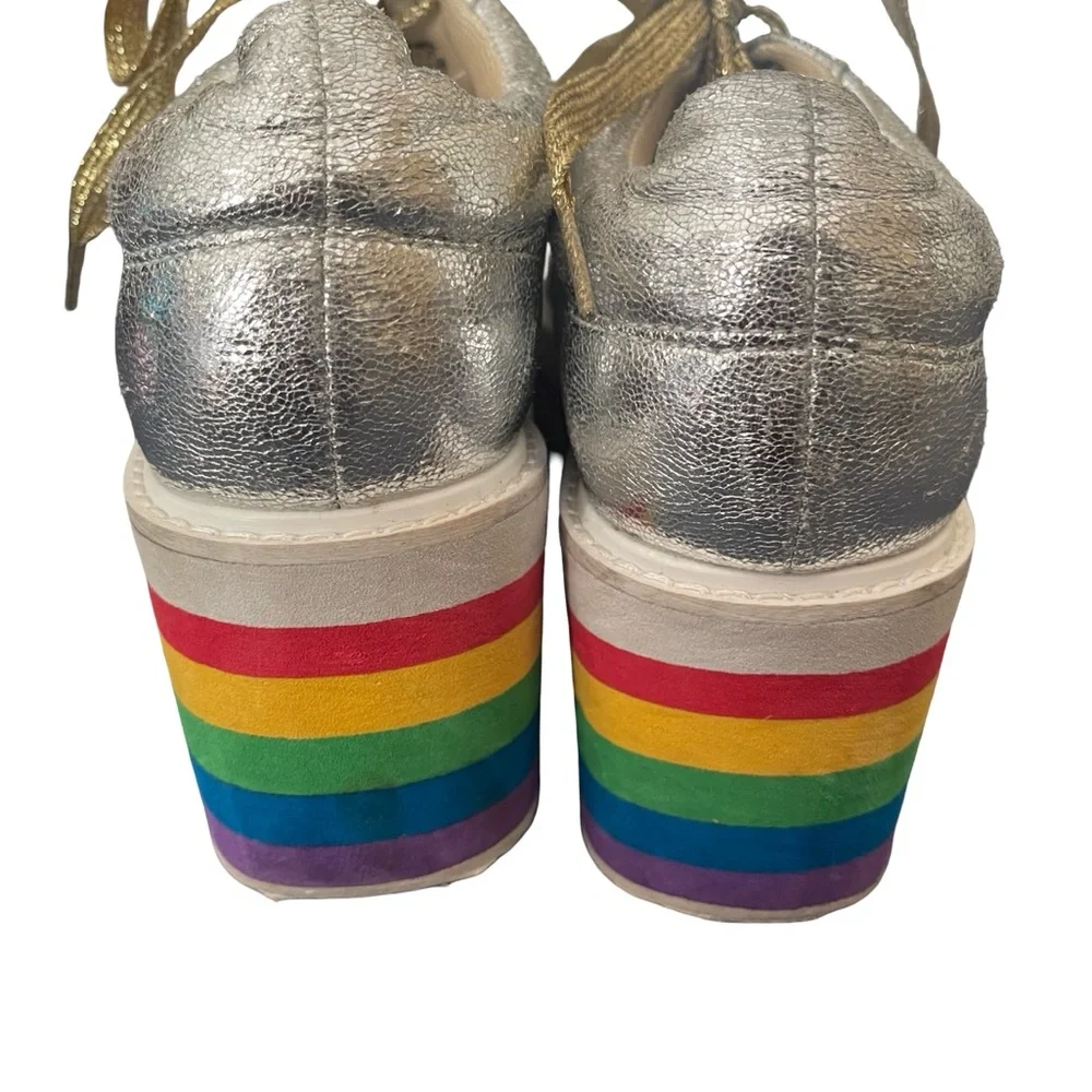 CAPE ROBBIN WOMEN'S MOMO-1 PLATFORM SNEAKER Metallic Silver Rainbow Platform 6 M